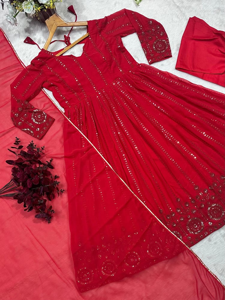 فستان أناركلي أحمر