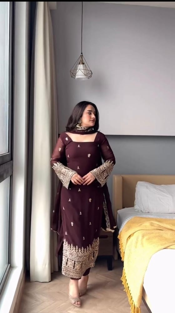 بنجابي خمري ذهبي فاخر