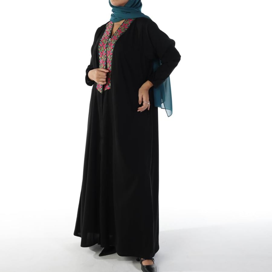 عباية كريب اسود بكلفة ورد حسب الطلب