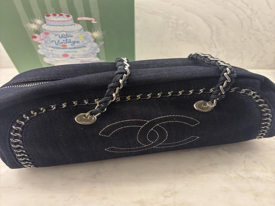 chanel vintage chain shoulder denim dark blue bag 34x18cm