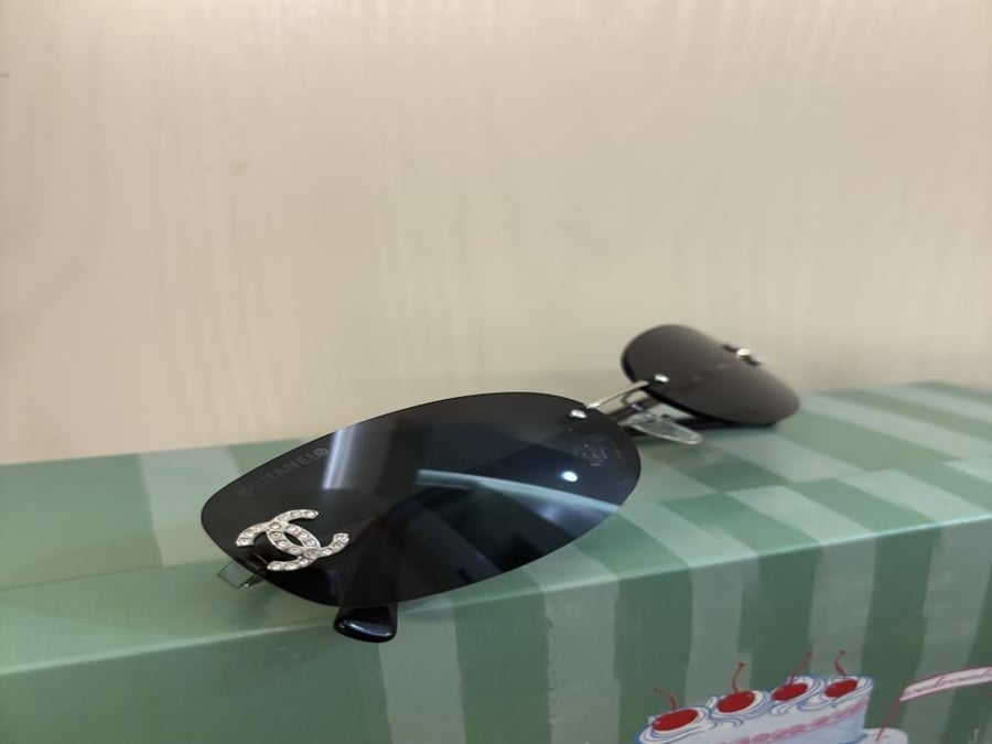 chanel vintage small sunglasses black ( silver )