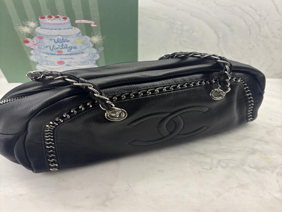 chanel vintage leather black shoulder bag 34x18cm