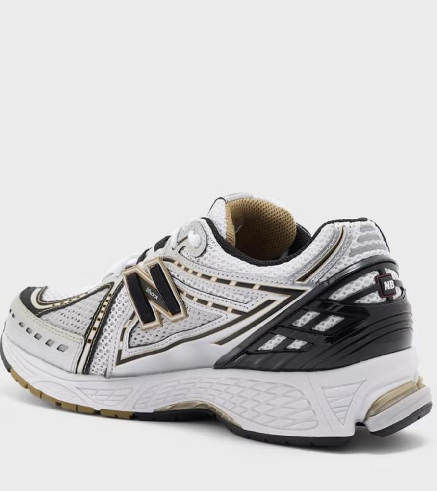 New Balance - 2002R
