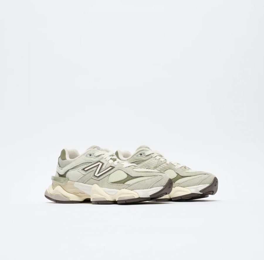 New Balance - 2002R