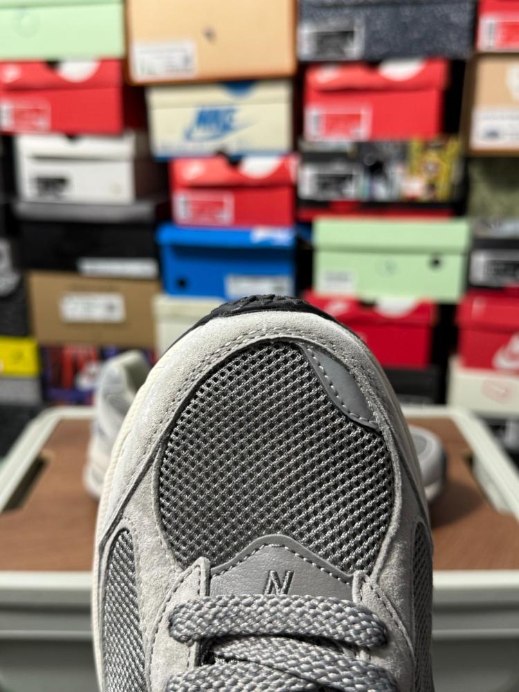 New Balance - 2002R