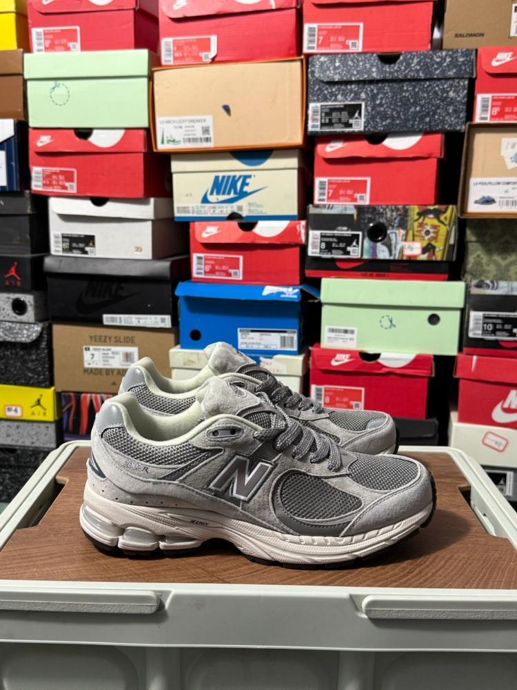 New Balance - 2002R