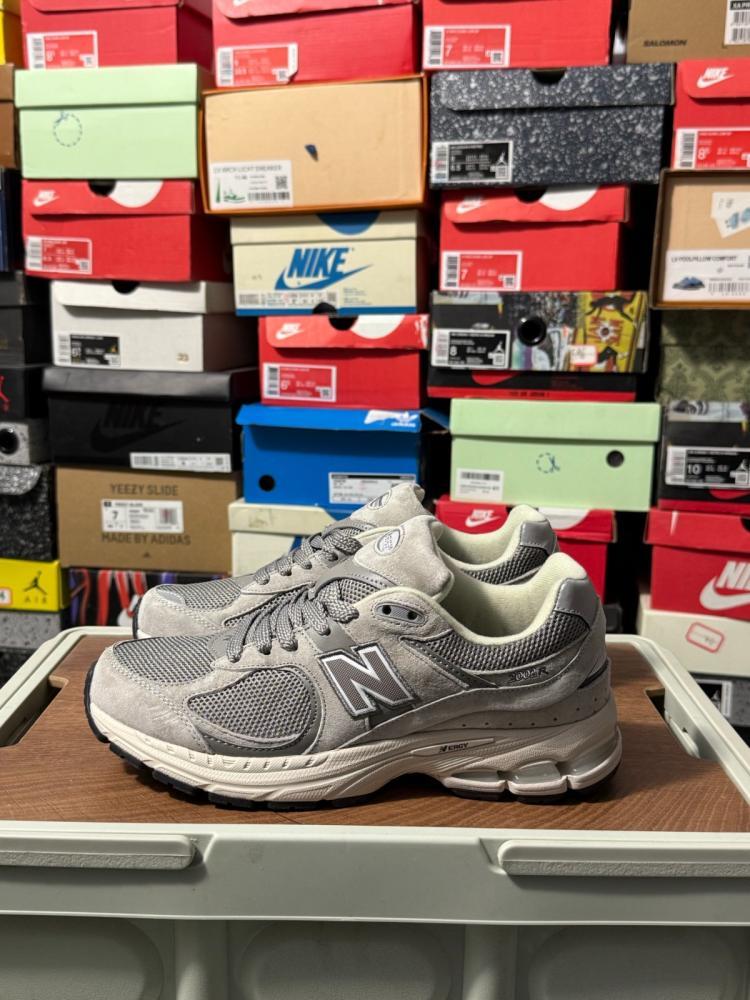 New Balance - 2002R