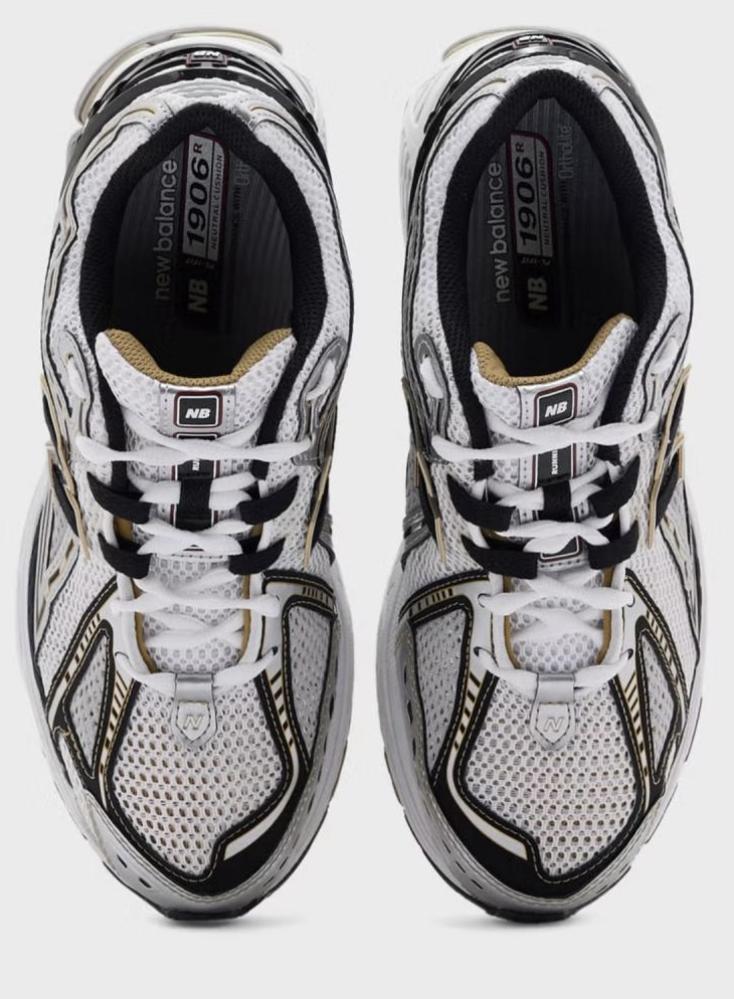 New Balance - 2002R