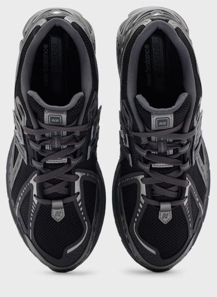 New Balance - 2002R