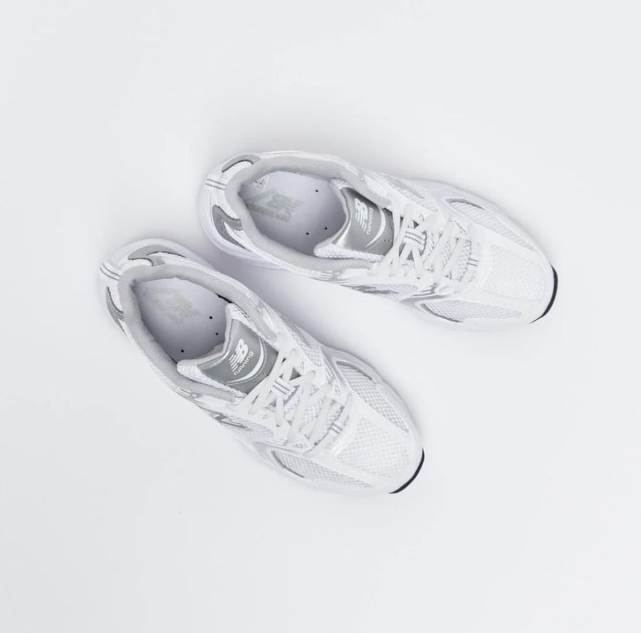 New Balance - 2002R