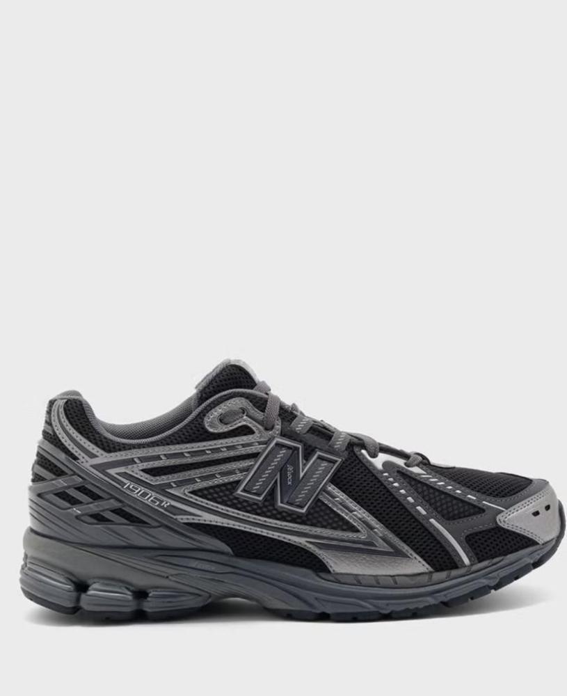New Balance - 2002R