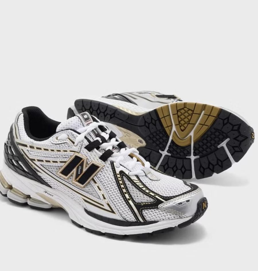 New Balance - 2002R