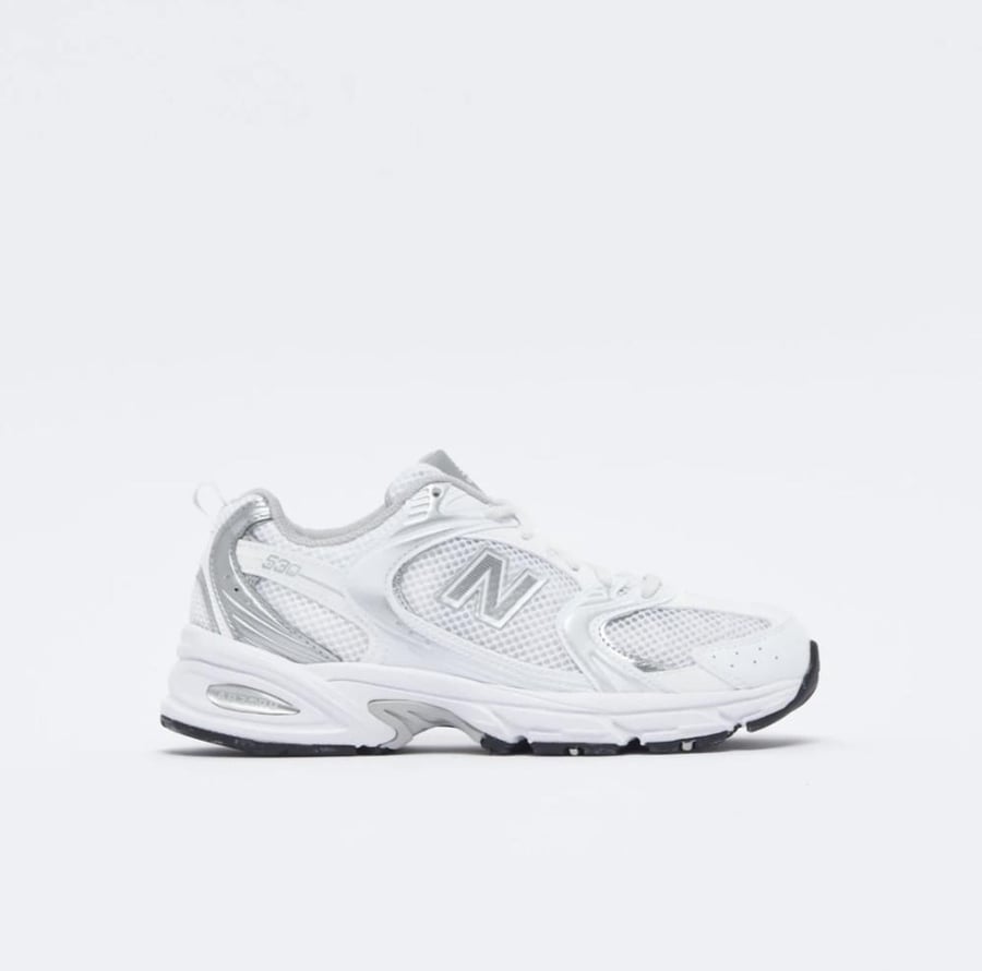 New Balance - 2002R