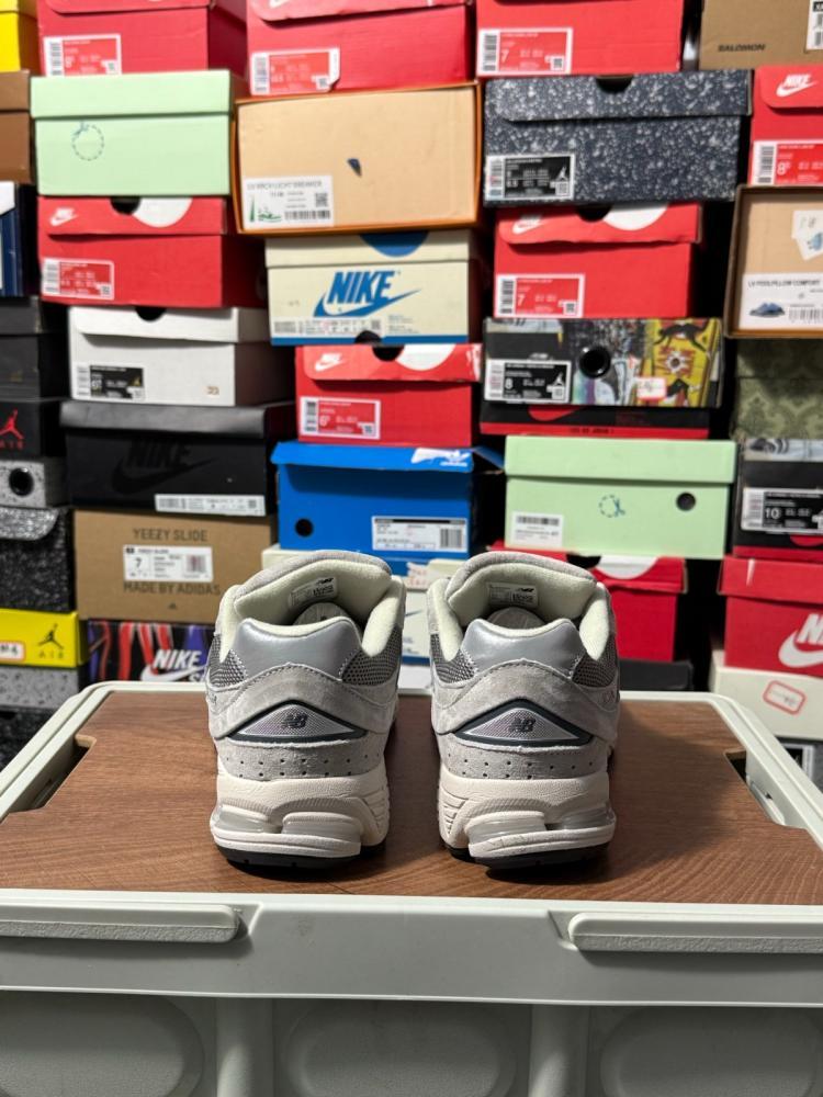New Balance - 2002R