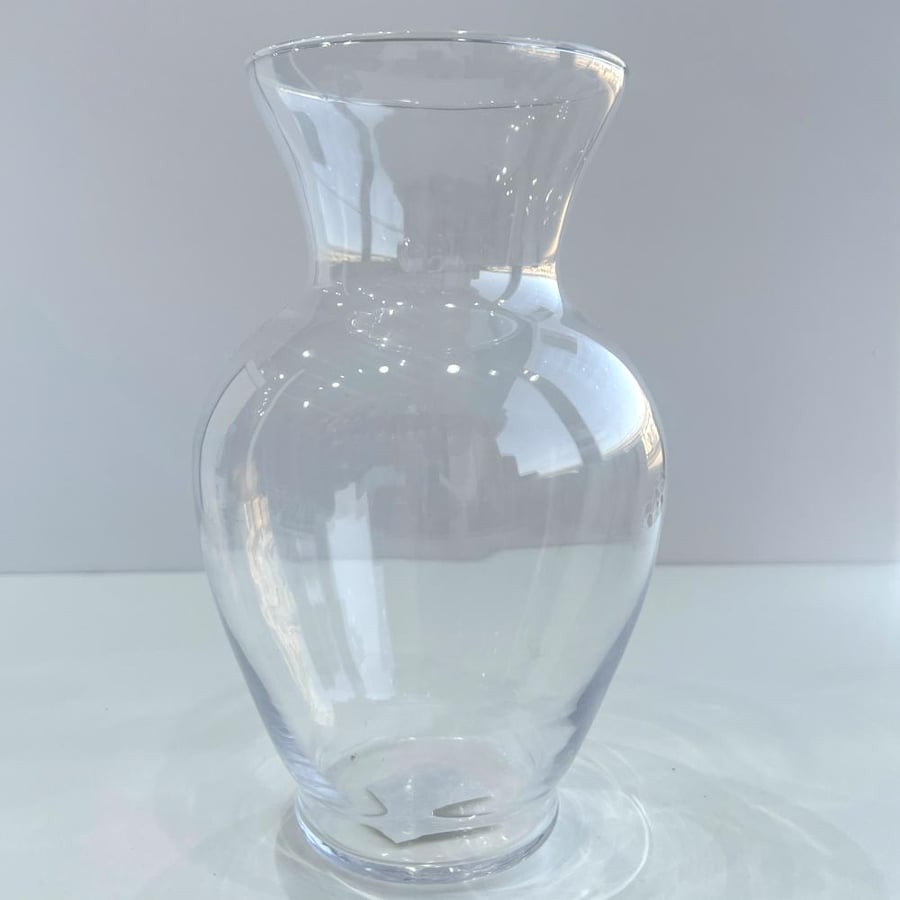 Vaza glass shape vase - middle