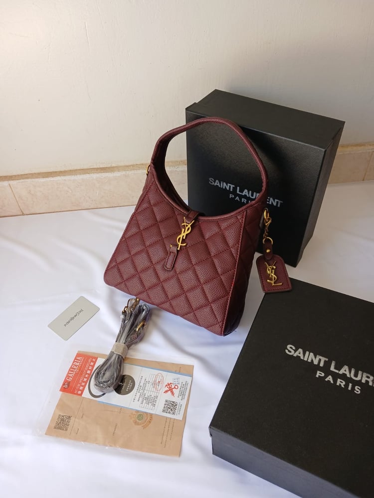 Women's bag with accessories