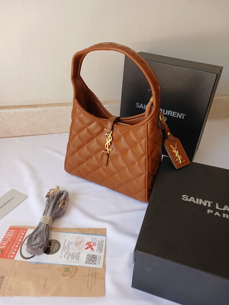 Women's bag with accessories