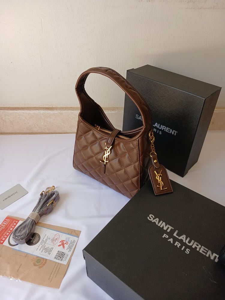 Women's bag with accessories