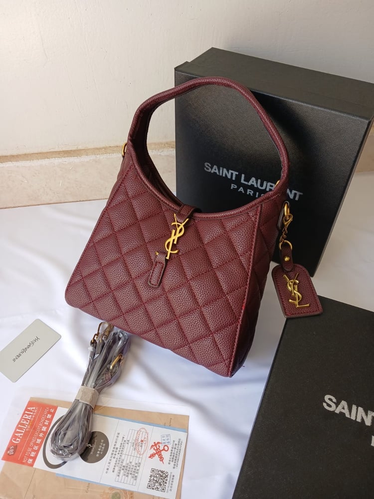 Women's bag with accessories
