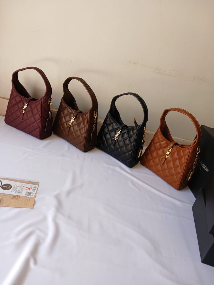 Women's bag with accessories