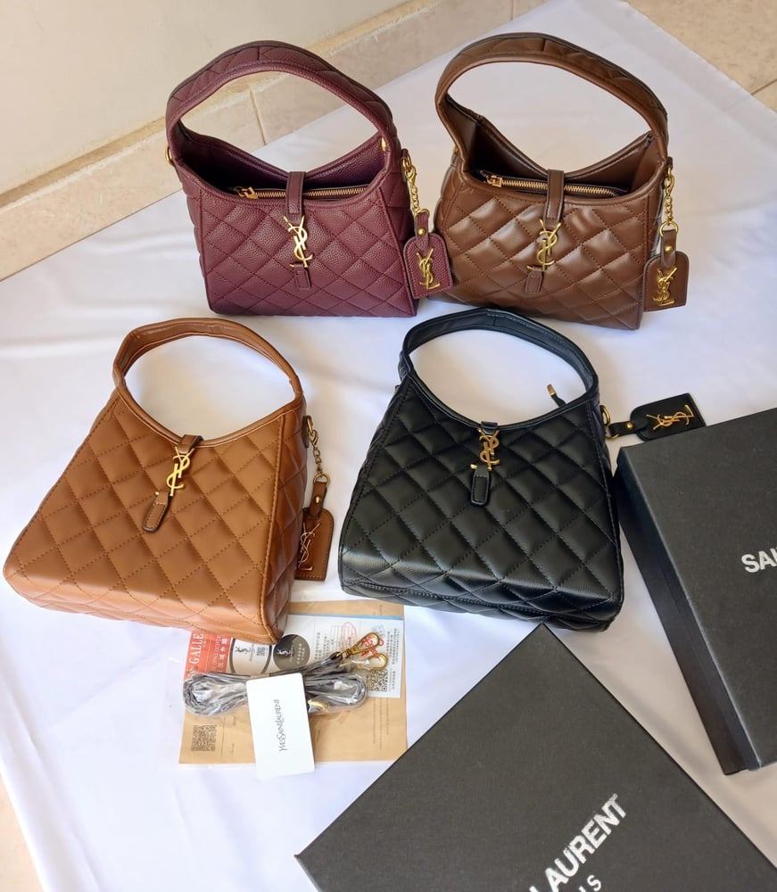 Women's bag with accessories