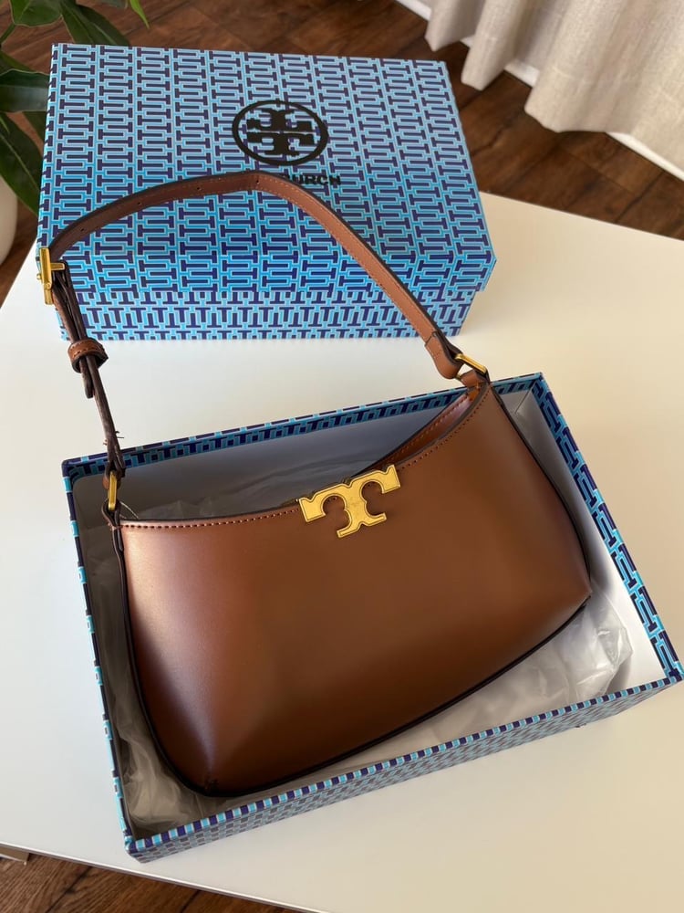 Women's bag Tory Burch with its accessories