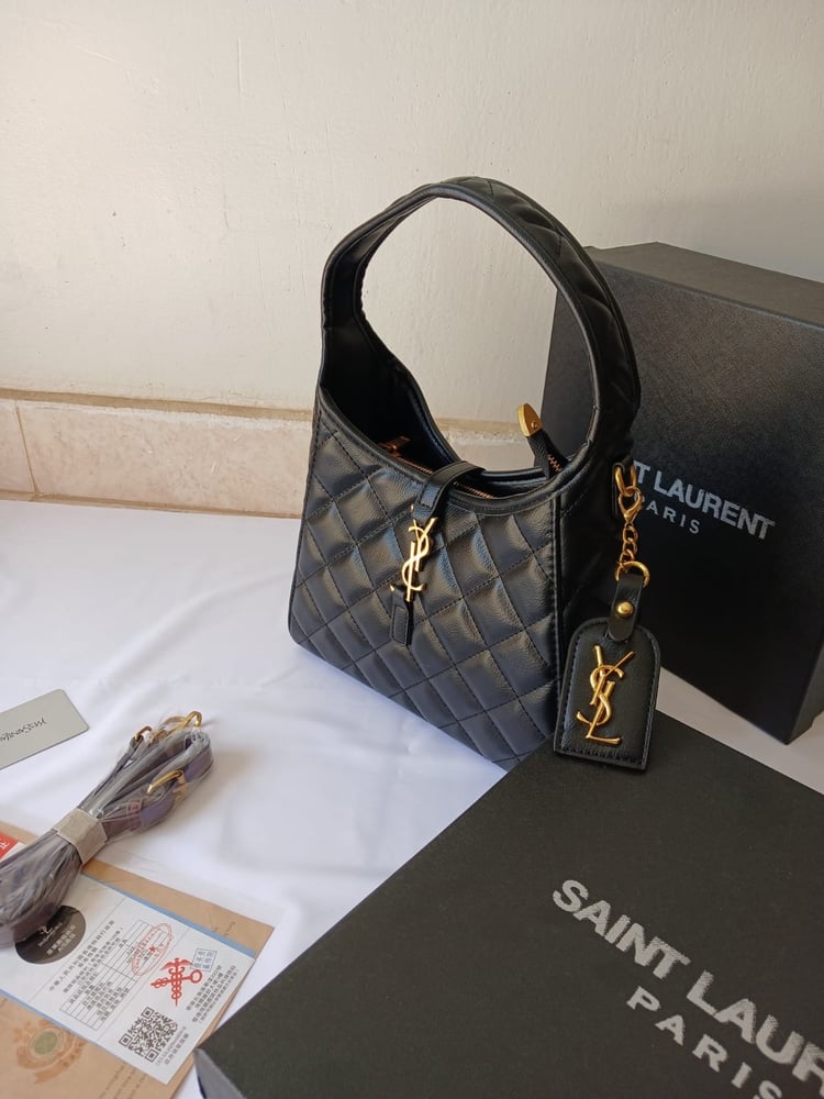Women's bag with accessories