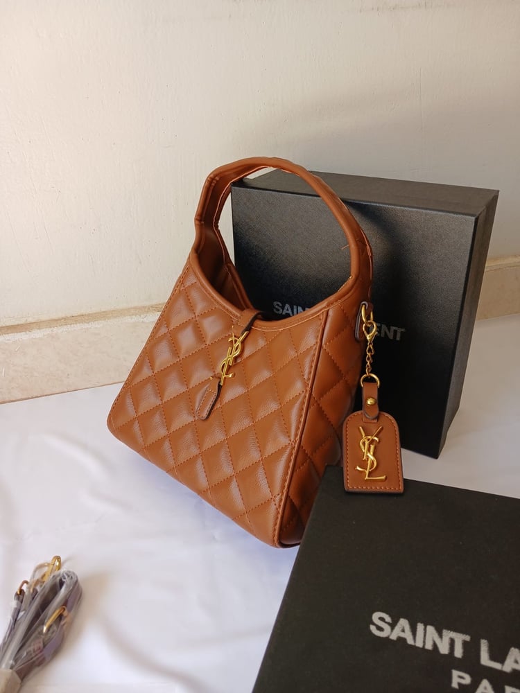 Women's bag with accessories