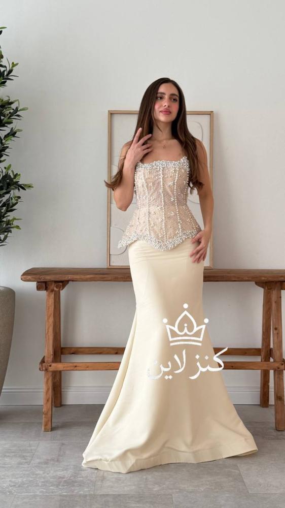 فستان سهرة سكري ماسك مع جزء علوي مزين الخرز