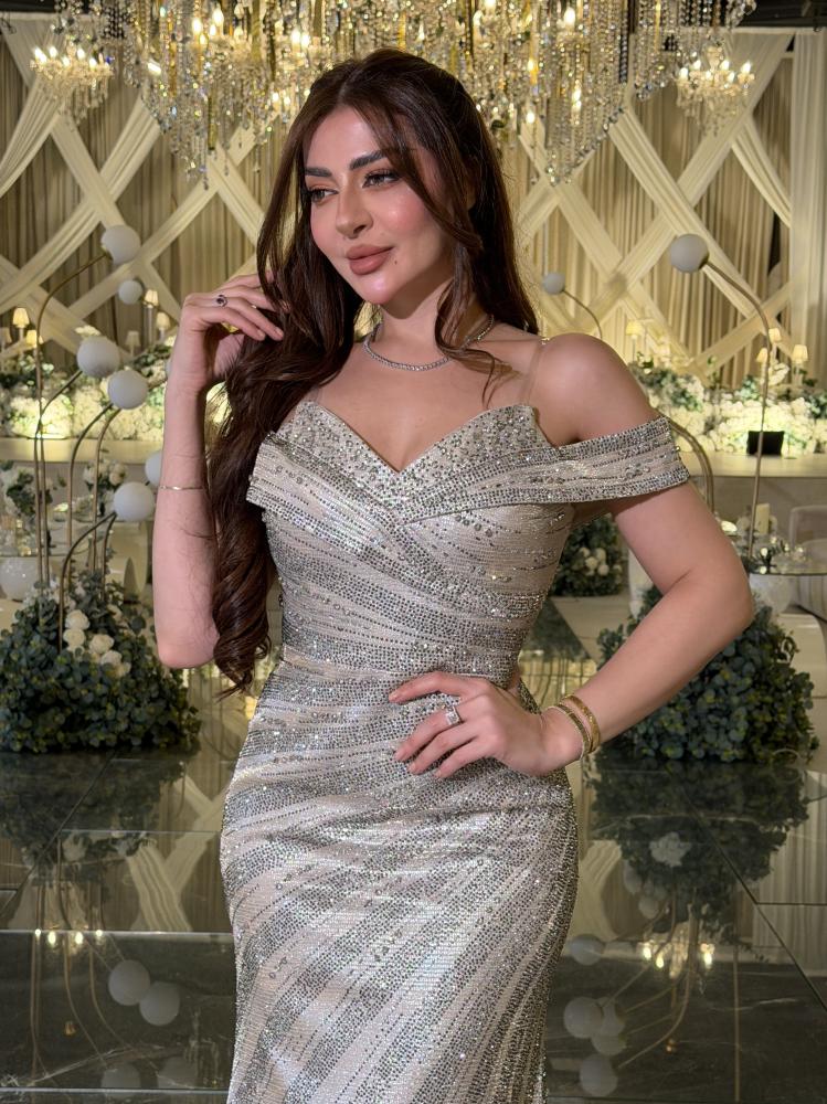 فستان سهرة بخامة لمعه مطرزة