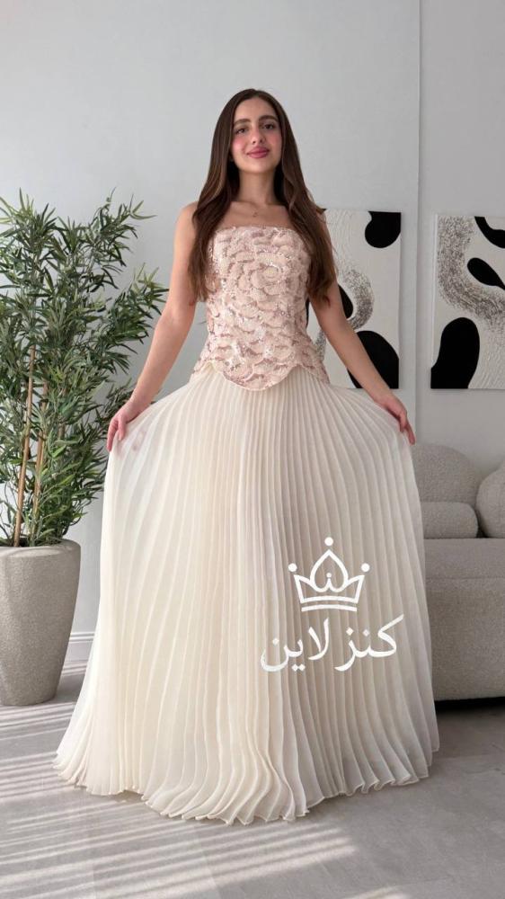 فستان سهرة كسرات من الشيفون بلون الاوف وايت
