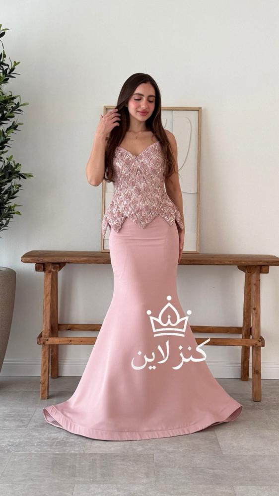 فستان سهرة بالترتر الوردي الهادئ