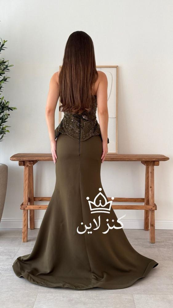 فستان سهرة باللون الزيتوني الداكن