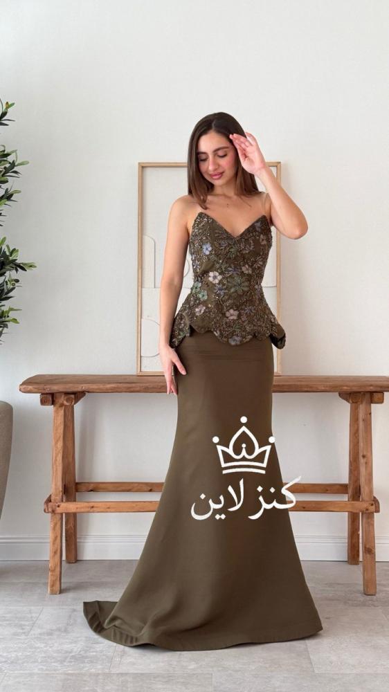 فستان سهرة باللون الزيتوني الداكن