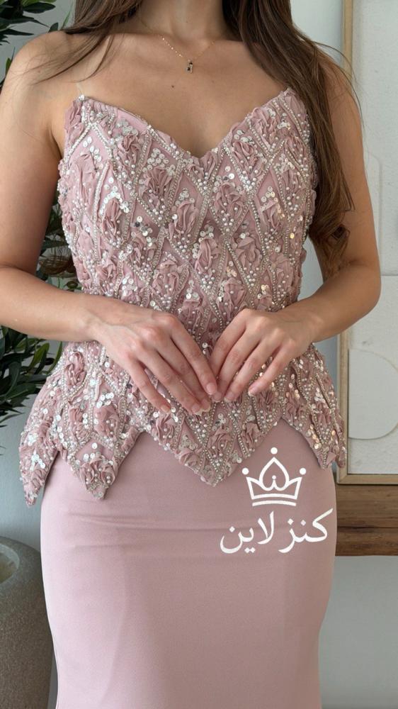 فستان سهرة بالترتر الوردي الهادئ