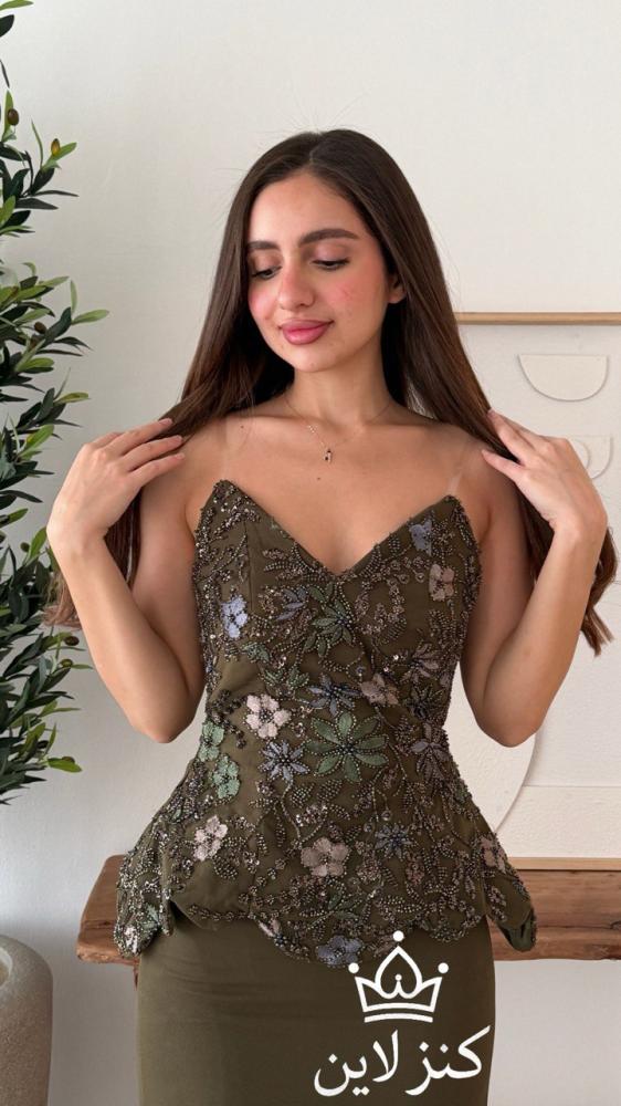 فستان سهرة باللون الزيتوني الداكن