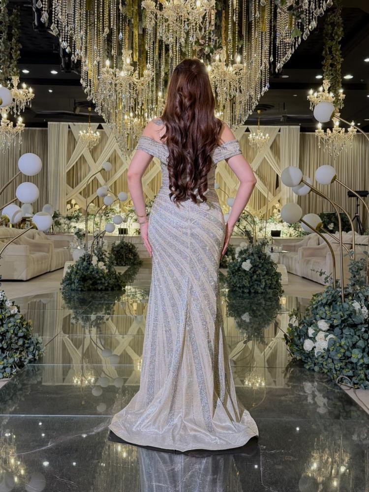 فستان سهرة بخامة لمعه مطرزة