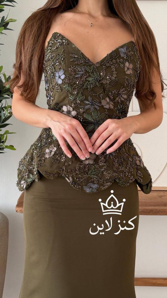 فستان سهرة باللون الزيتوني الداكن