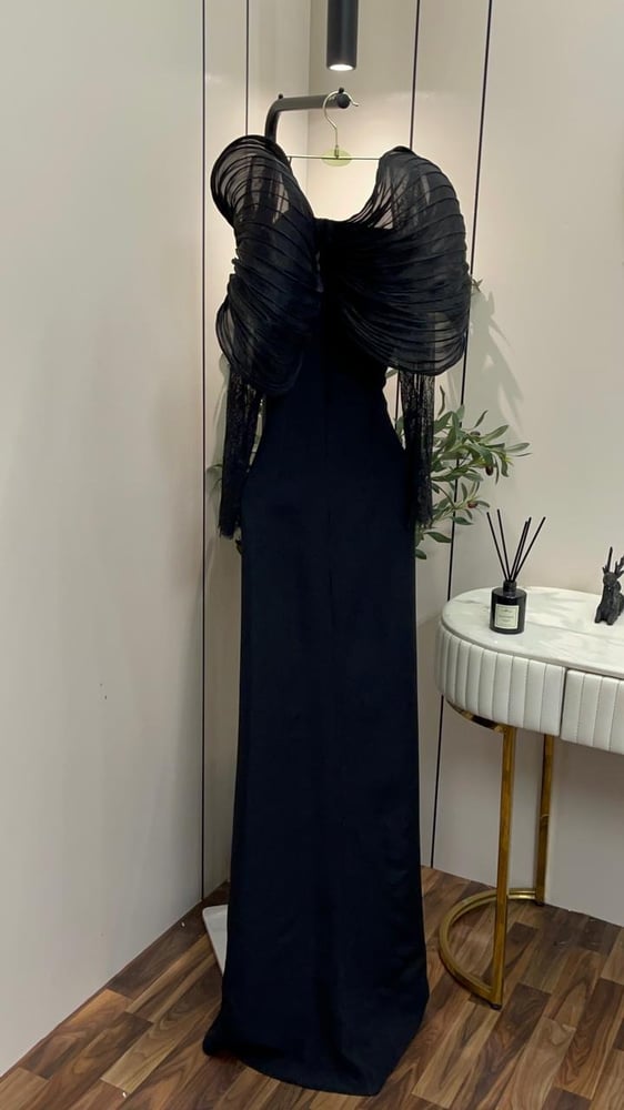 فستان سهرة فاخر أسود فاخر بقماش الباربي والدانتيل الفرنسي