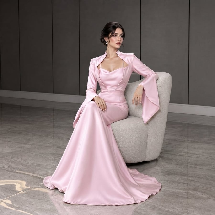 فستان سهرة طويل بقصة ميرمايد وأكمام جرس بتصميم أنيق