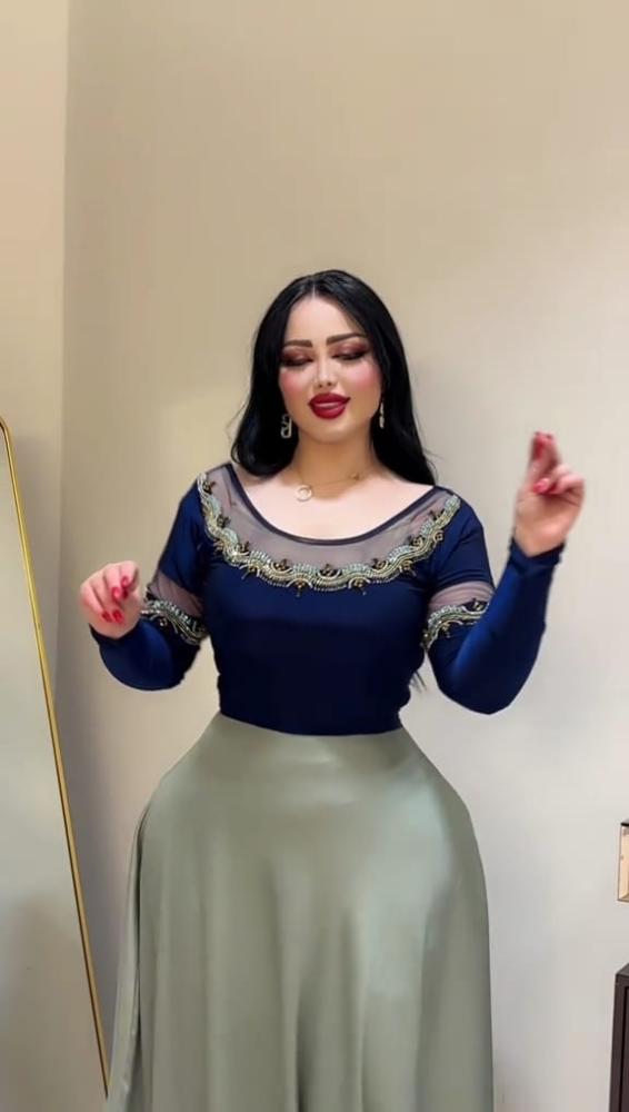 فستان سهرة أنيق طويل كحلي زيتوني كريب وتفته مطرز
