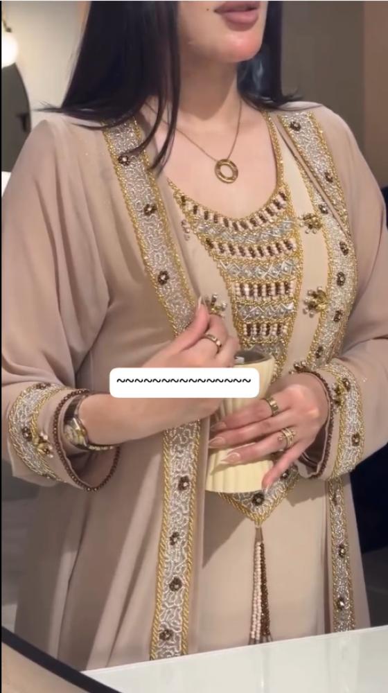 جلابية سهرة فخمة بتطريز ذهبي وبشت من الشيفون الناعم أنيق