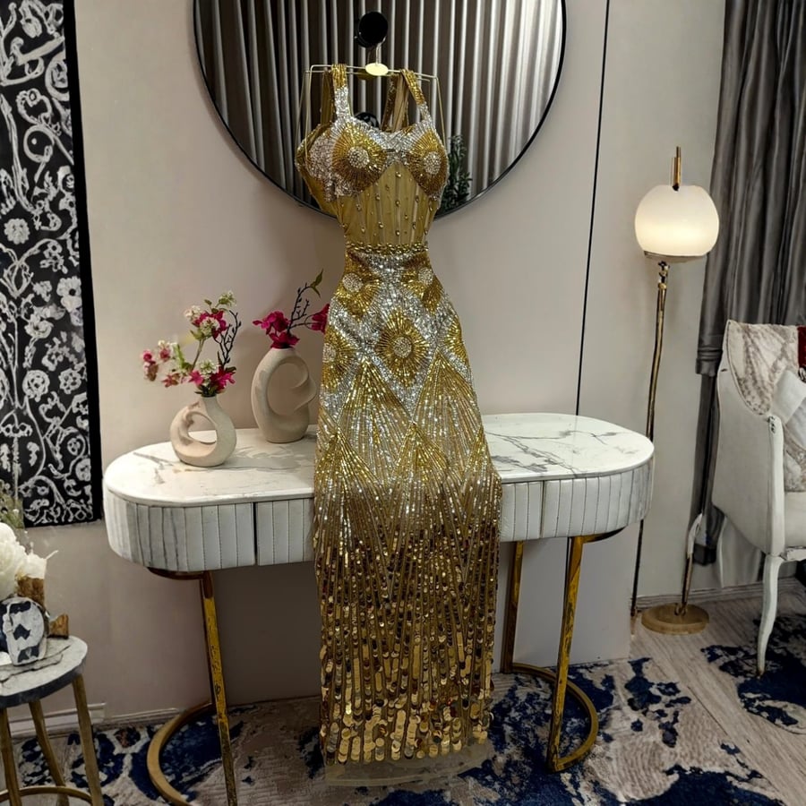 فستان سهرة راقي بتطريز كريستال زركون ومزج فخم بين الذهبي والفضي