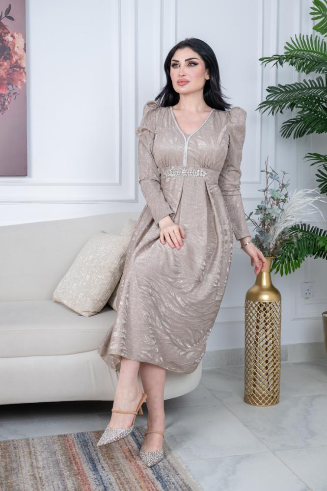 فستان سهرة أنيق لماع بكسسوار