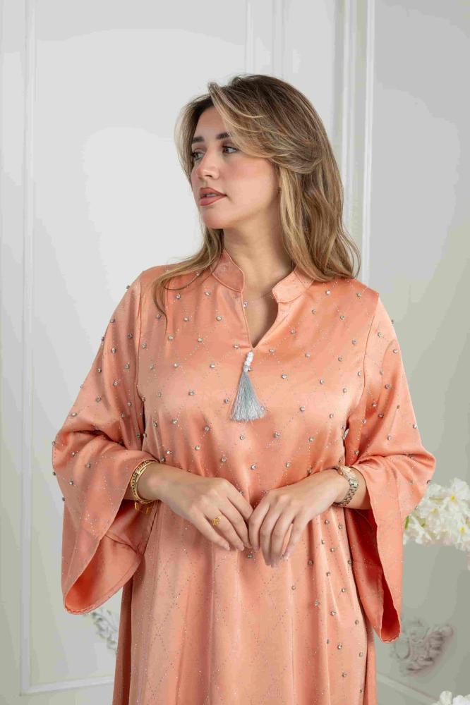 جلابية برتقالية مطرزة بالكريستال1