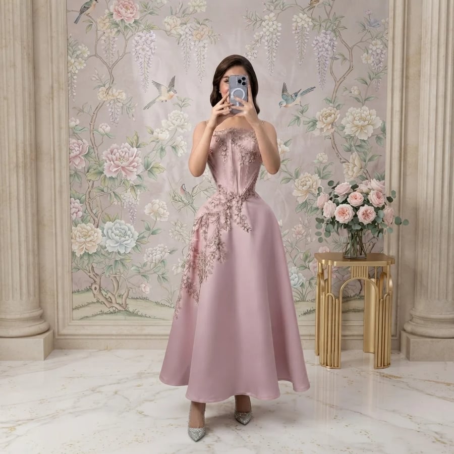 فستان سهرة طويل بقصة كورسيه مهيكل وتصميم A-Line مزين بكلفة مطرزة - وردي ناعم