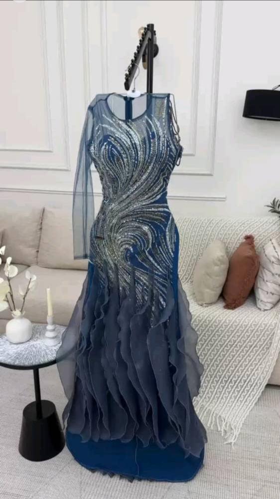 فستان سهرة فاخر طويل باربي مطرز بفصوص لامعة