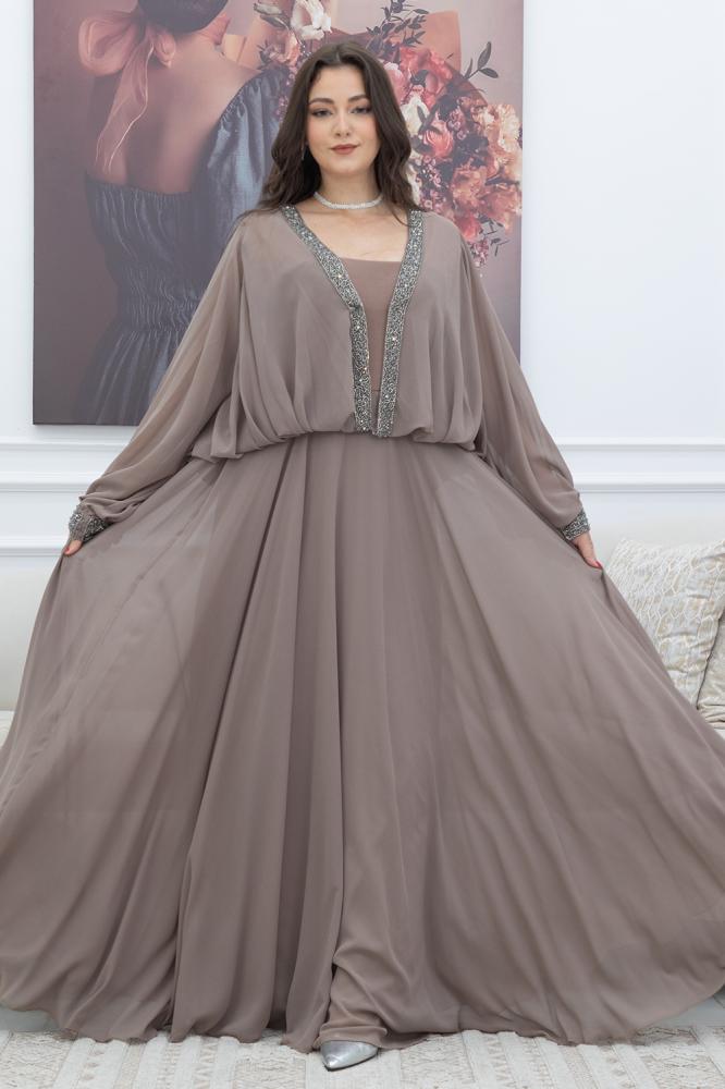 فستان سهرة فاخر طويل شيفون بتصميم انسيابي ولمسات راقية