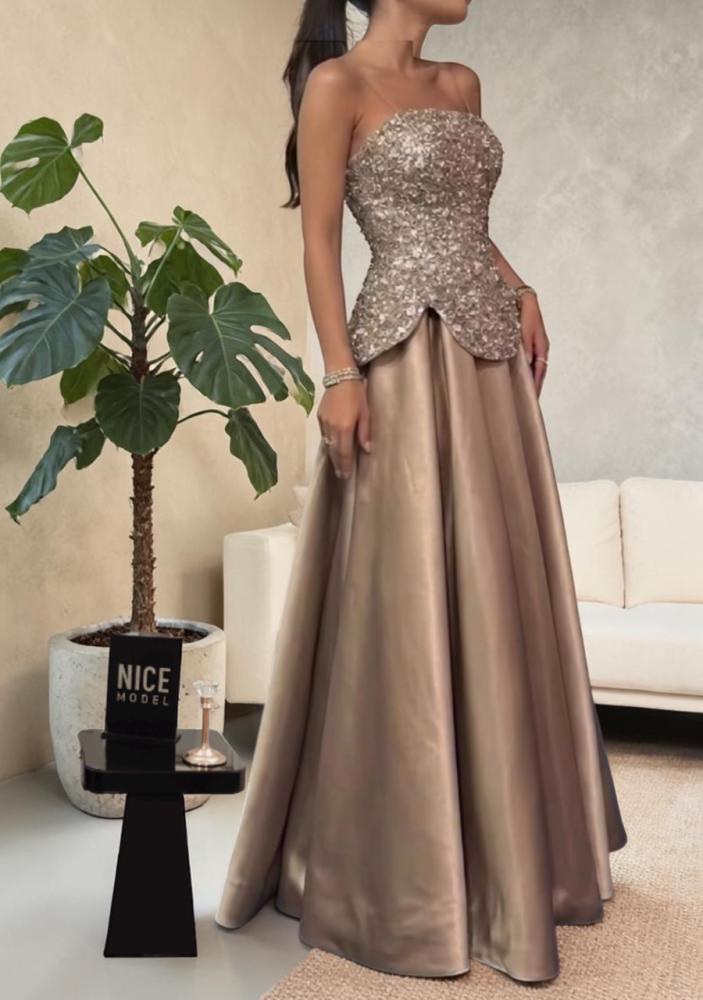 فستان سهرة فاخر طويل تفتة مطرز بالكريستال