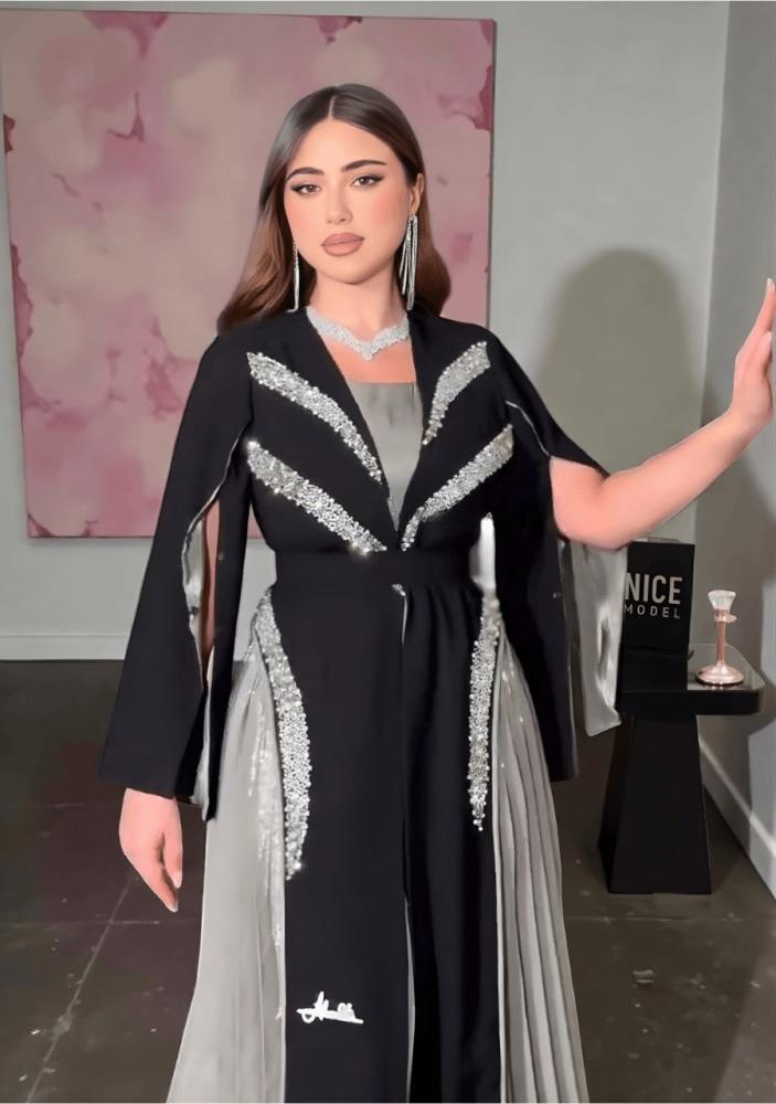 فستان سهرة أنيق طويل بتفصيل فاخر وتطريز يدوي راقي